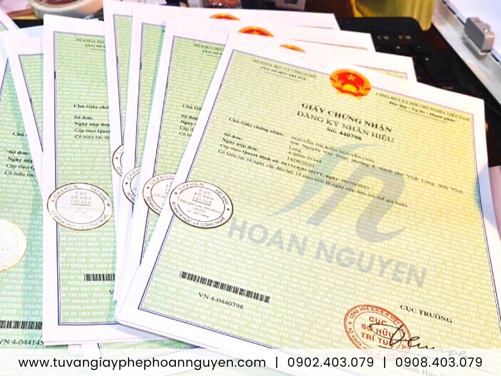 Văn bằng bảo hộ nhan hiệu đông trùng hạ thảo (Ảnh: Hoàn Nguyên) Văn bằng bảo hộ nhan hiệu đông trùng hạ thảo (Ảnh: Hoàn Nguyên)